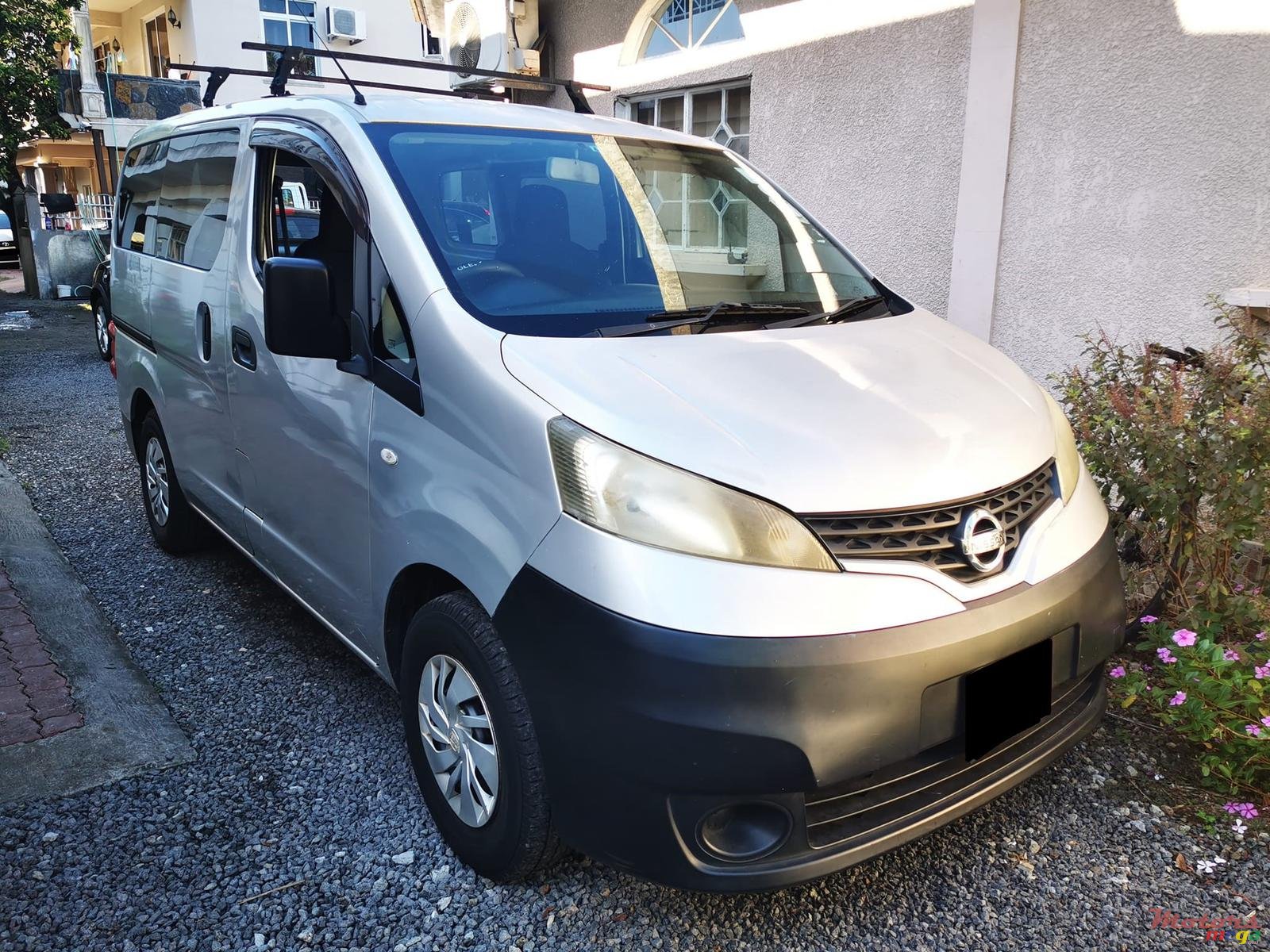 2011' Nissan NV200 Goods Vehicle photo #2