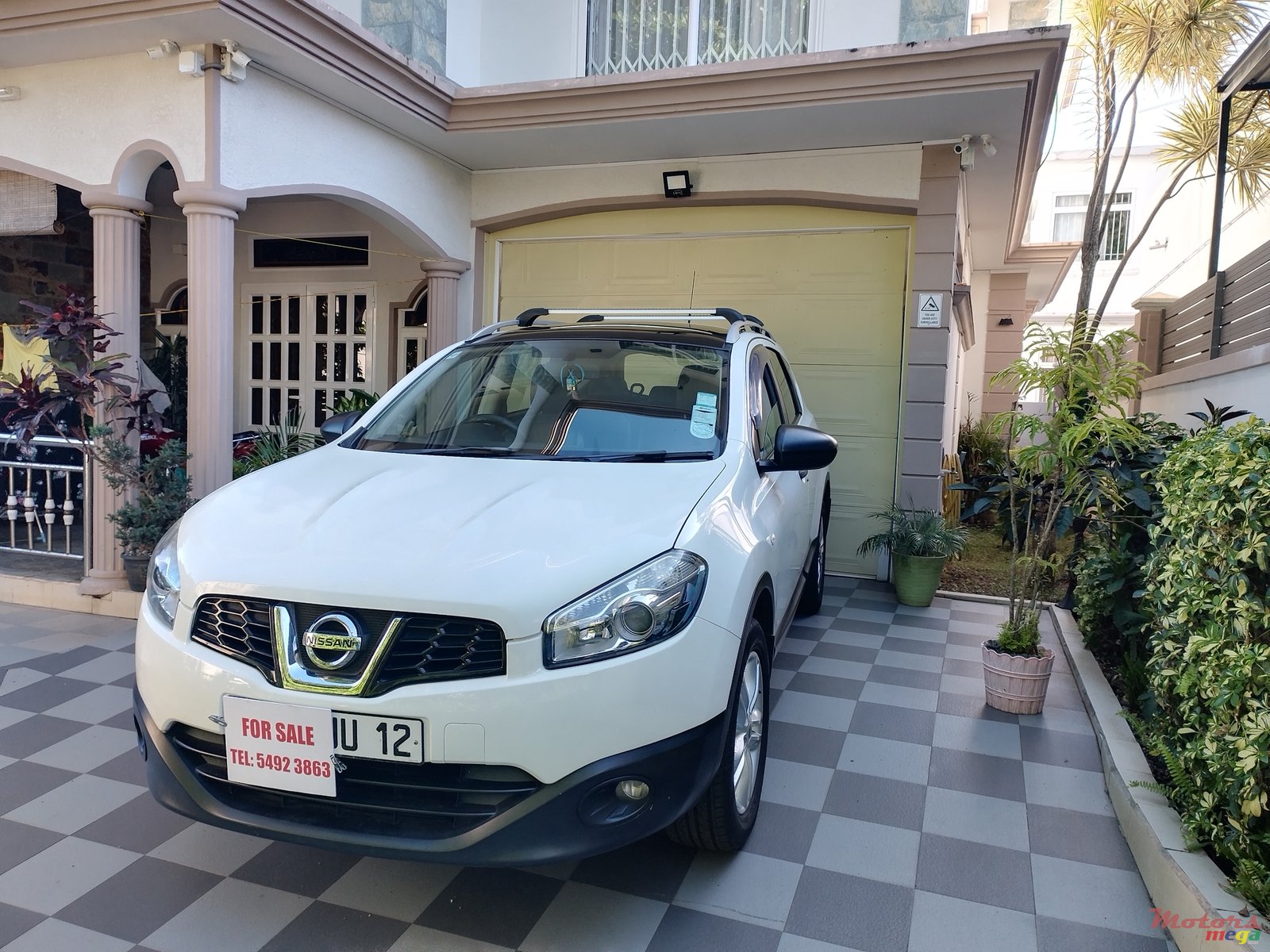 2012' Nissan Qashqai+2 photo #1