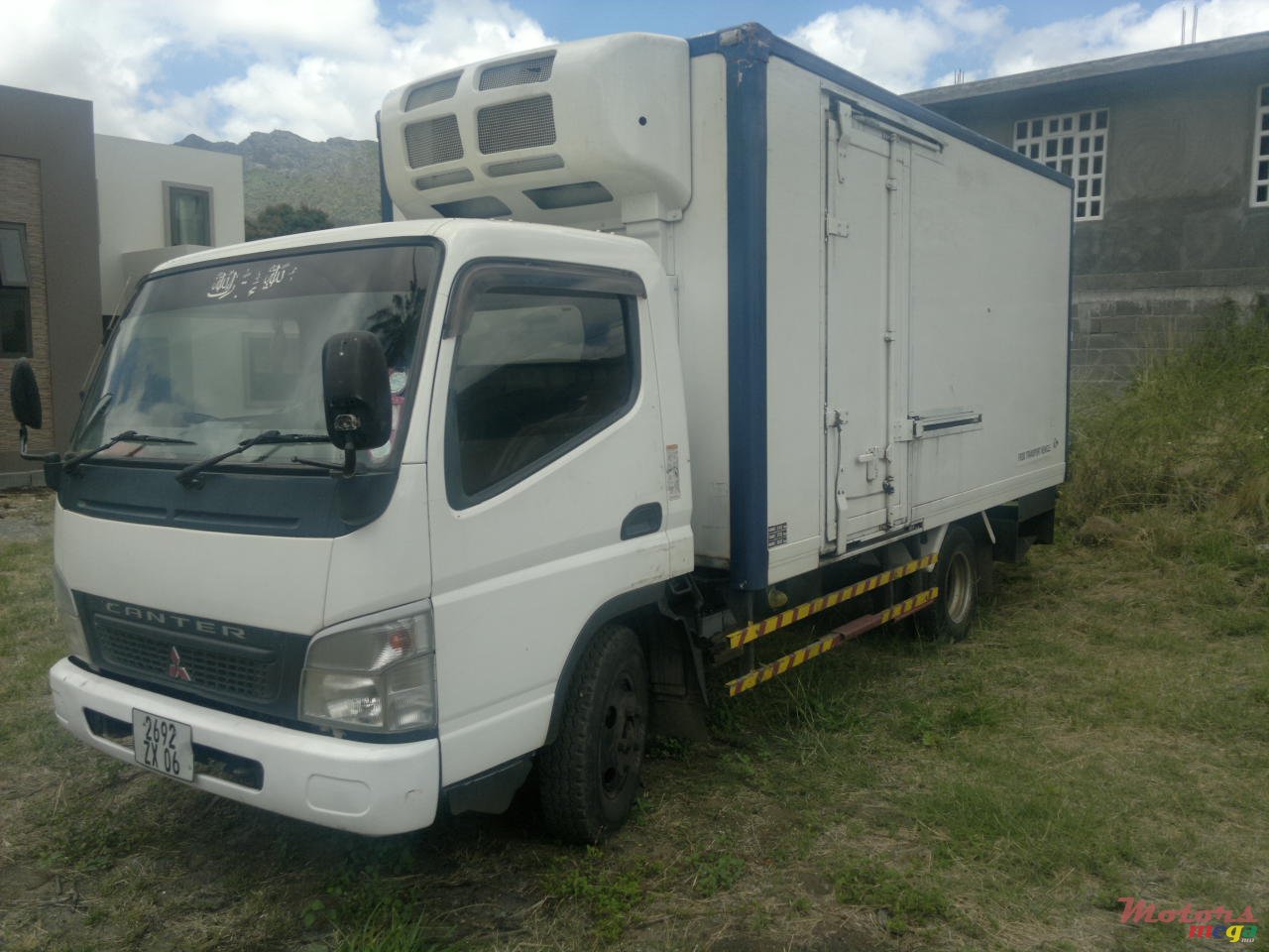 2006' Mitsubishi Refrigerated Cabine photo #2