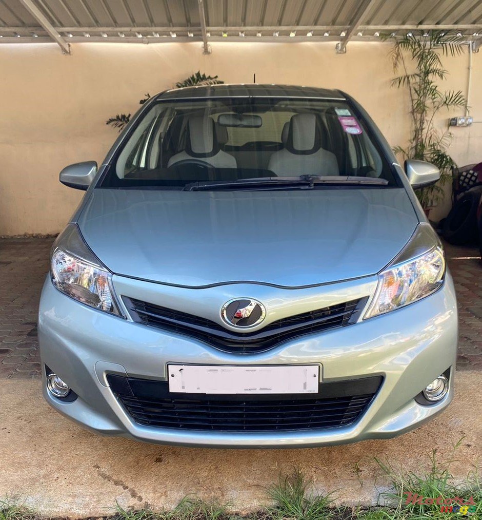 2011' Toyota Vitz photo #1