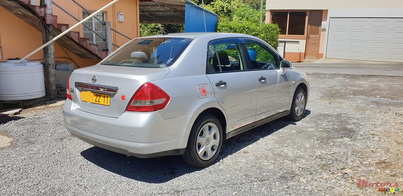 2011' Nissan Tiida photo #4