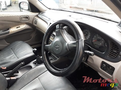 2002' Nissan N16 photo #7