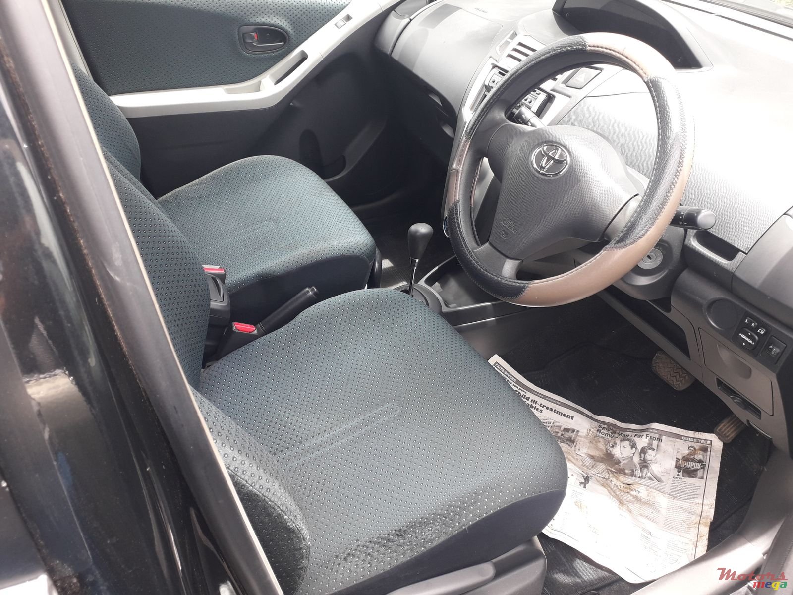 2007' Toyota Vitz 1.3 auto photo #3