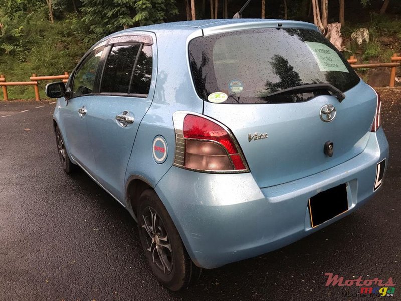 2007' Toyota Vitz photo #2