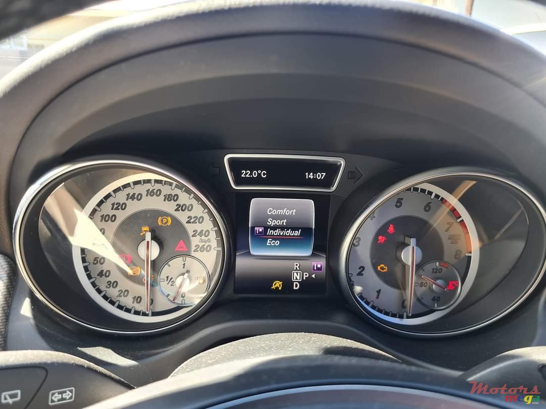 2016' Mercedes-Benz GLA-Class photo #6