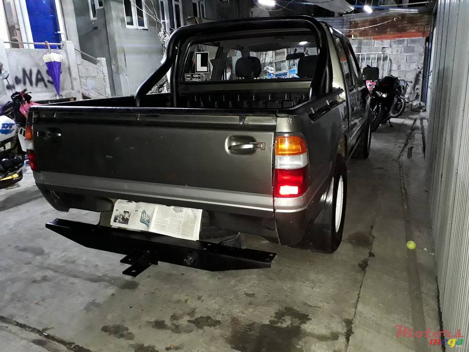 1999' Isuzu kb250 photo #1