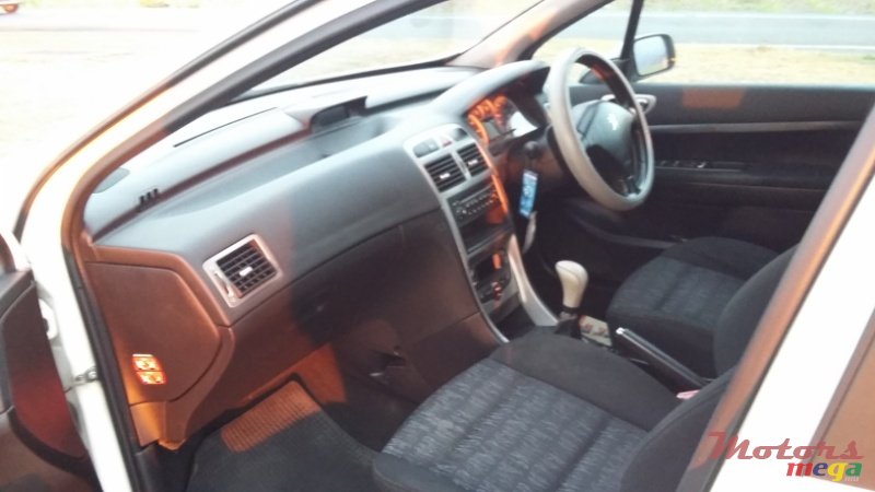 2005' Peugeot photo #4