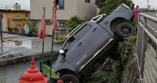 Accident à Floréal hier matin: un 4×4 termine sa course contre une maison
