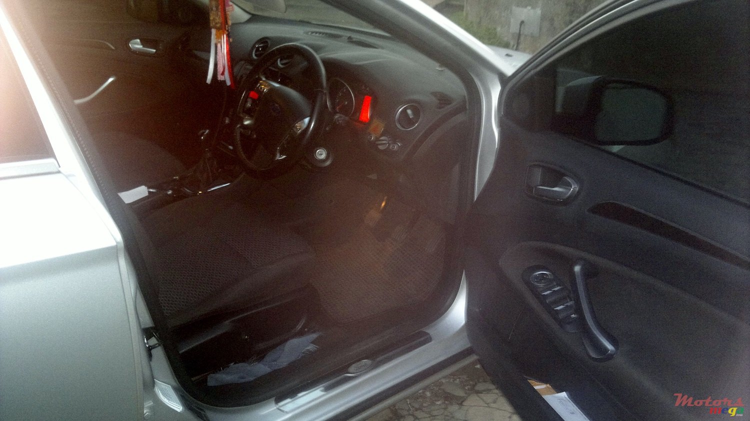 2011' Ford Mondeo photo #3