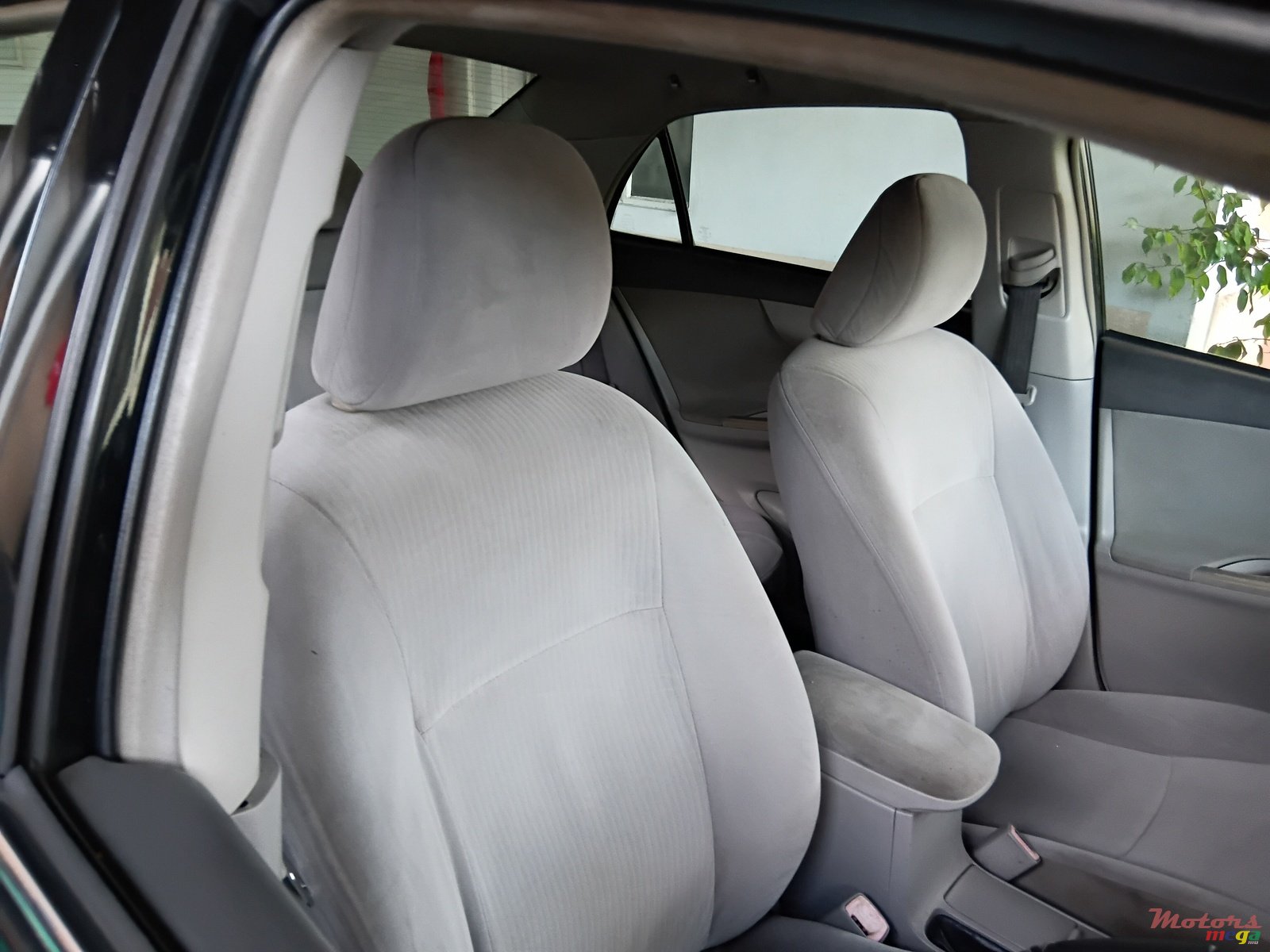 2010' Toyota Corolla photo #7