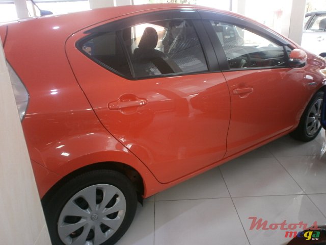 2013' Toyota Aurion Aqua photo #6