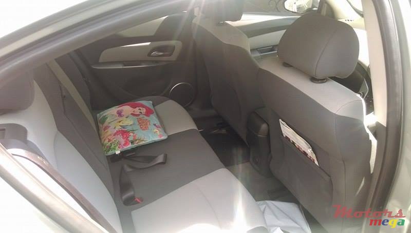 2010' Chevrolet Cruze photo #5