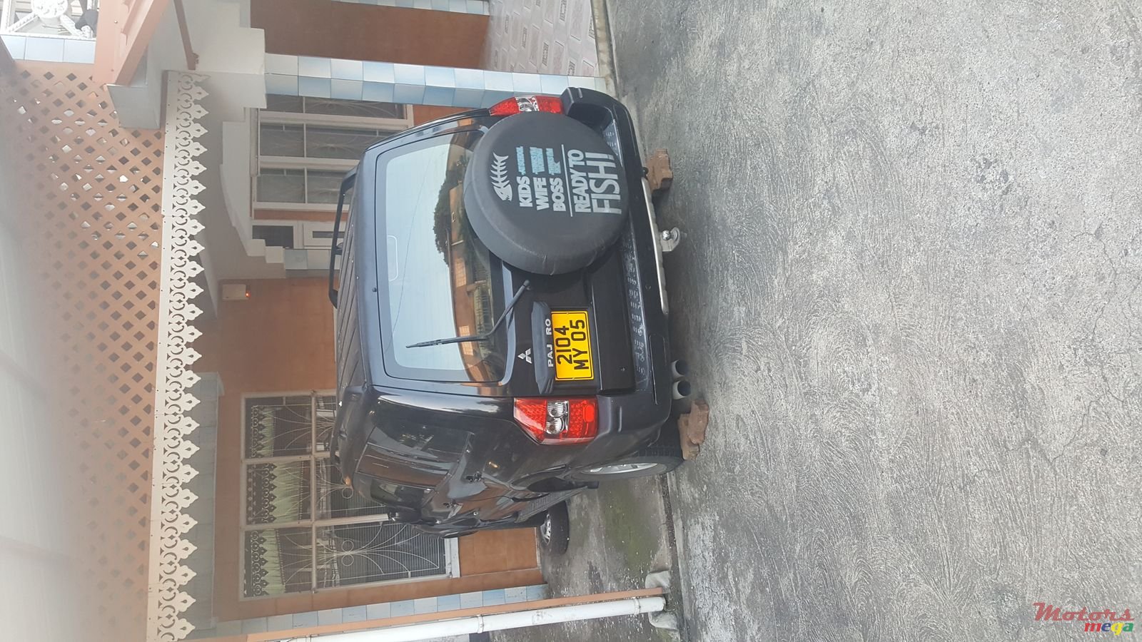 2005' Mitsubishi Montero Sport photo #3