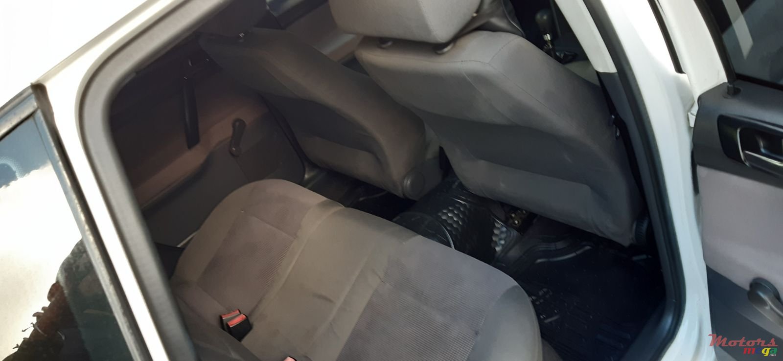 2005' Volkswagen Polo photo #1