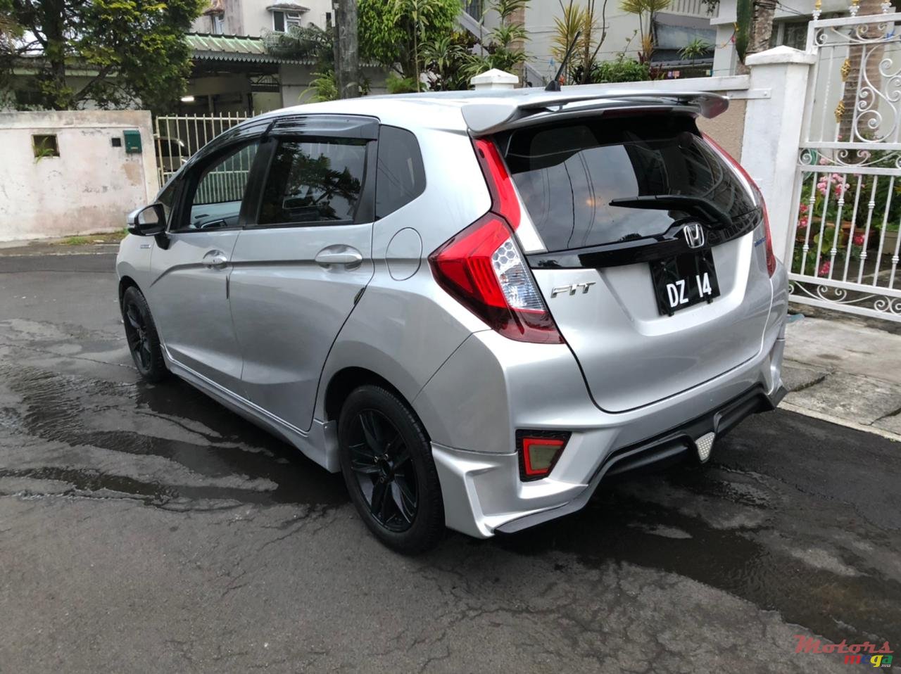 2014' Honda Fit hybrid photo #7