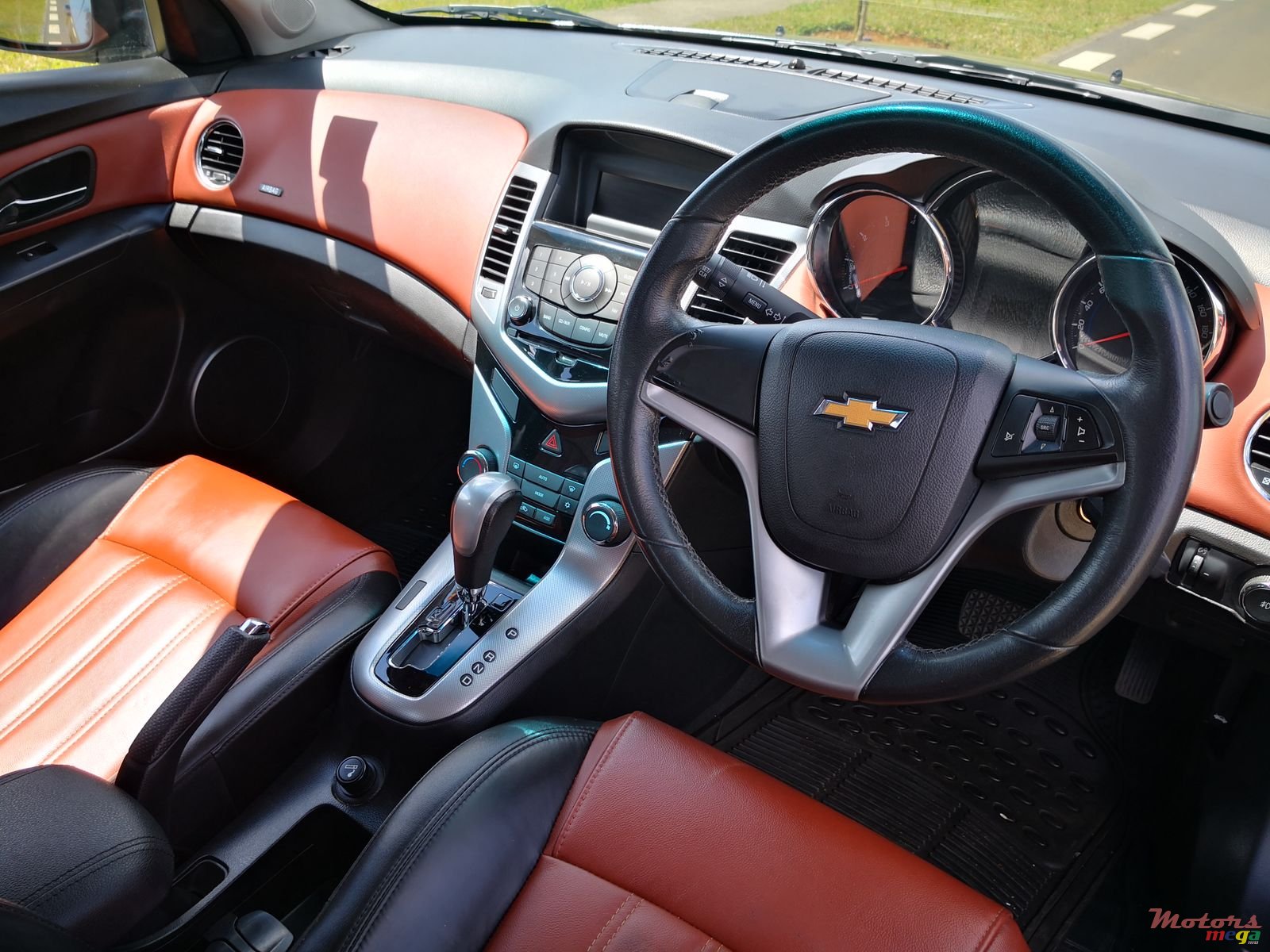 2011' Chevrolet Cruze photo #5