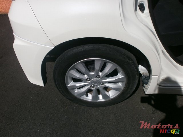 2012' Honda FCX Clarity fit hybrid photo #7