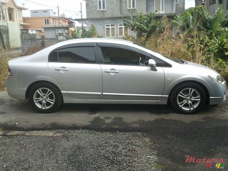 2011' Honda Civic Hybrid photo #1