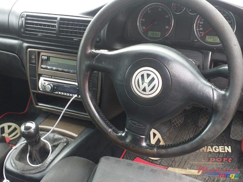 2005' Volkswagen Passat photo #5