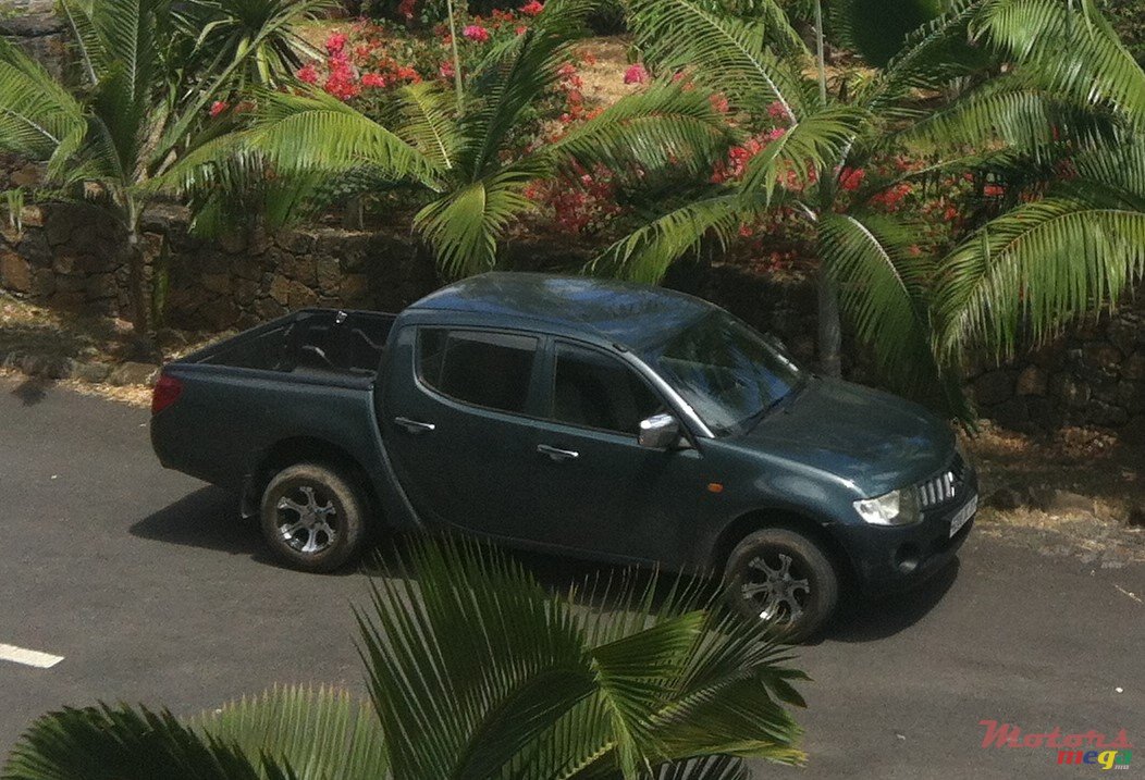 2008' Mitsubishi L 200 photo #1