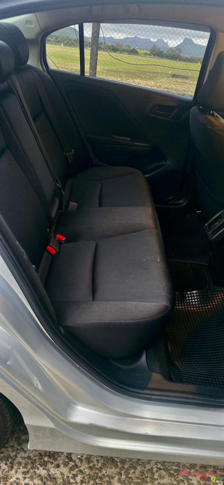 2015' Honda Grace photo #6