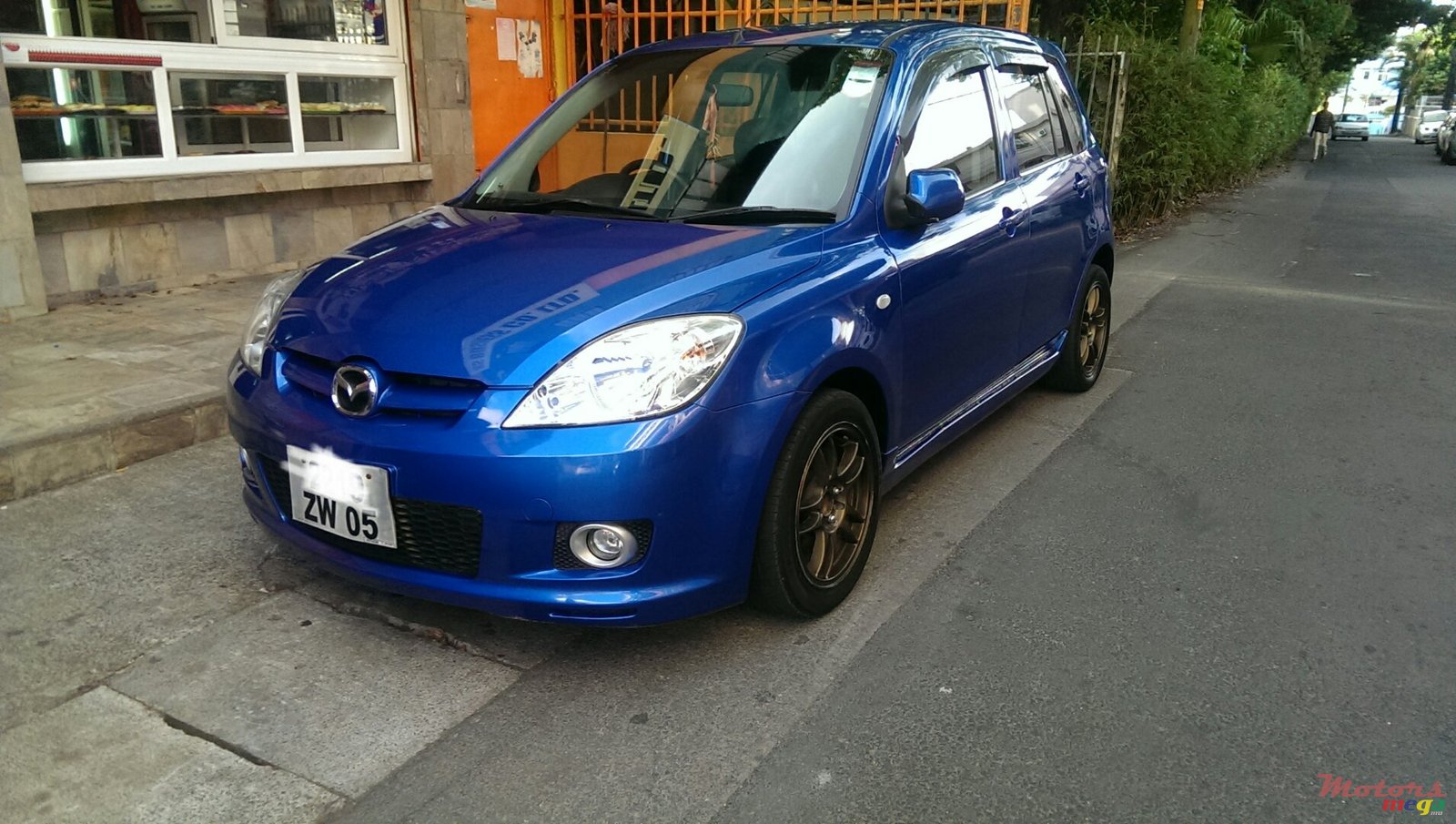 2005' Mazda 2 photo #1