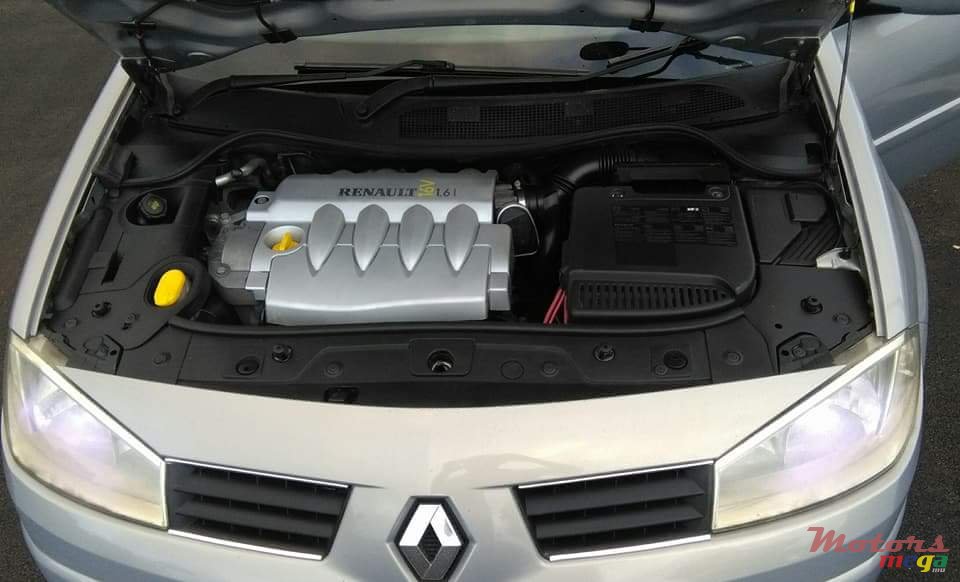 2004' Renault Megane Il Berline photo #3