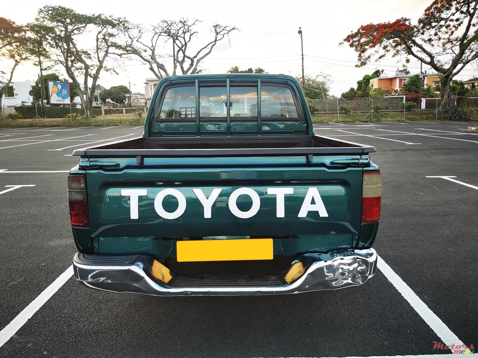 1998' Toyota Hilux 2x4 photo #3