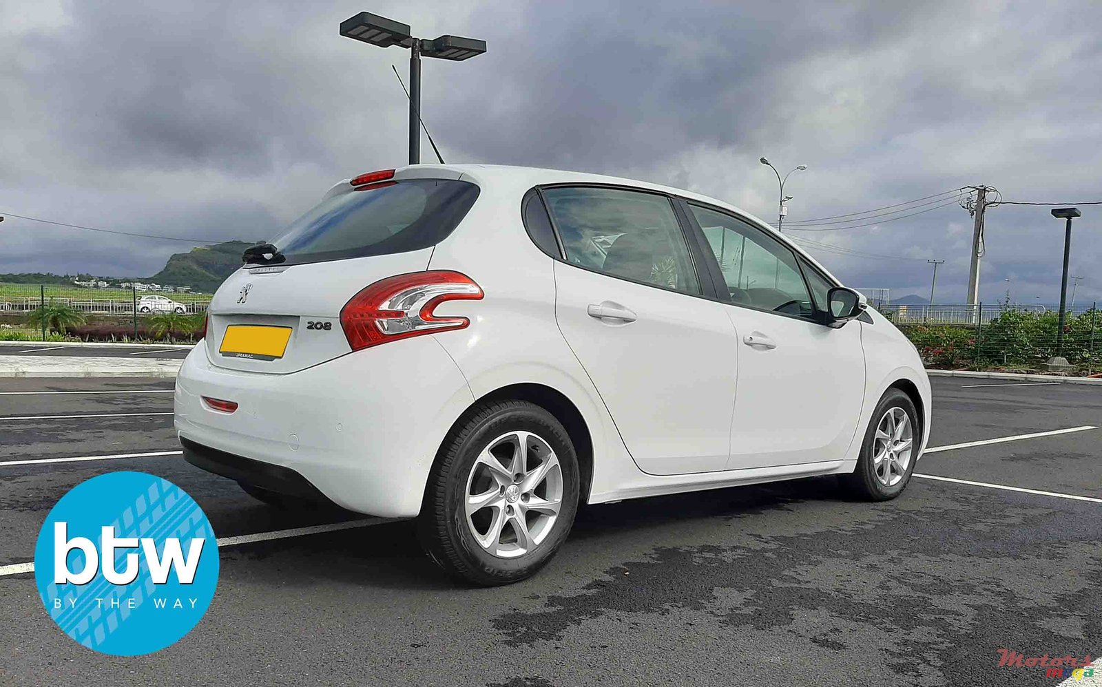 2013' Peugeot 208 photo #2