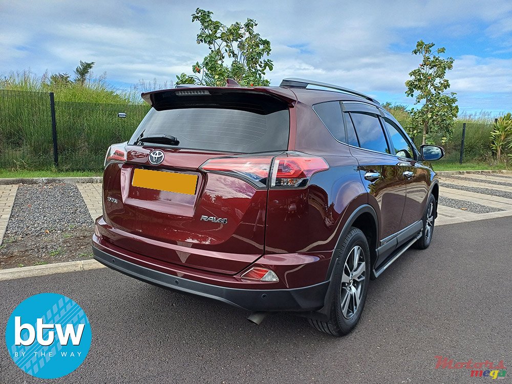 2017' Toyota RAV4 photo #4