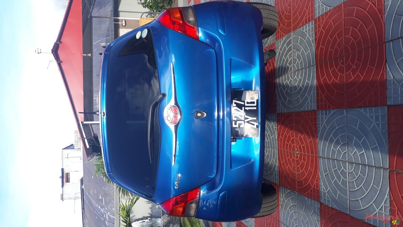 2010' Toyota Vitz photo #3