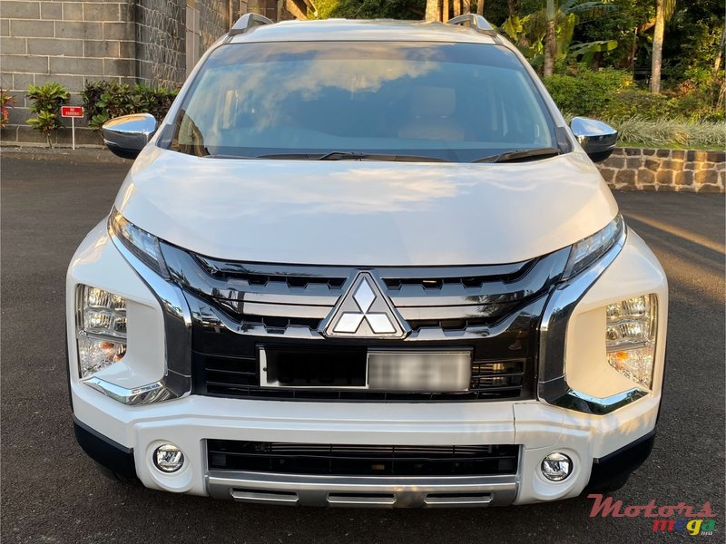 2021' Mitsubishi Expander Cross photo #1