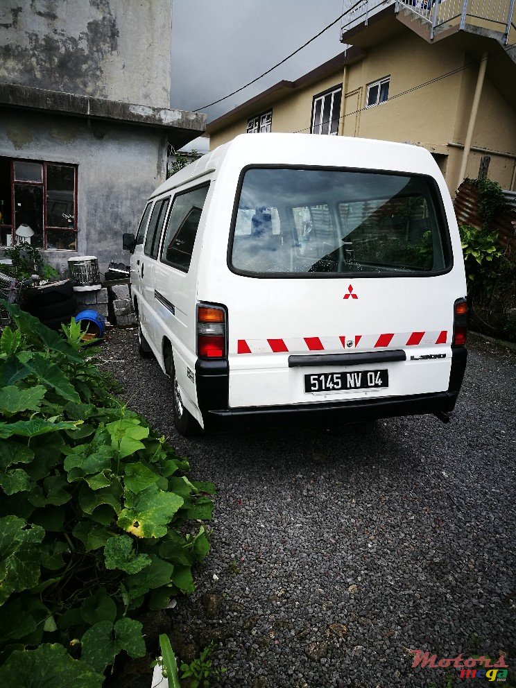 2004' Mitsubishi L300 photo #2