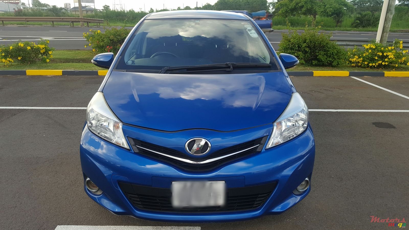 2011' Toyota Vitz photo #1