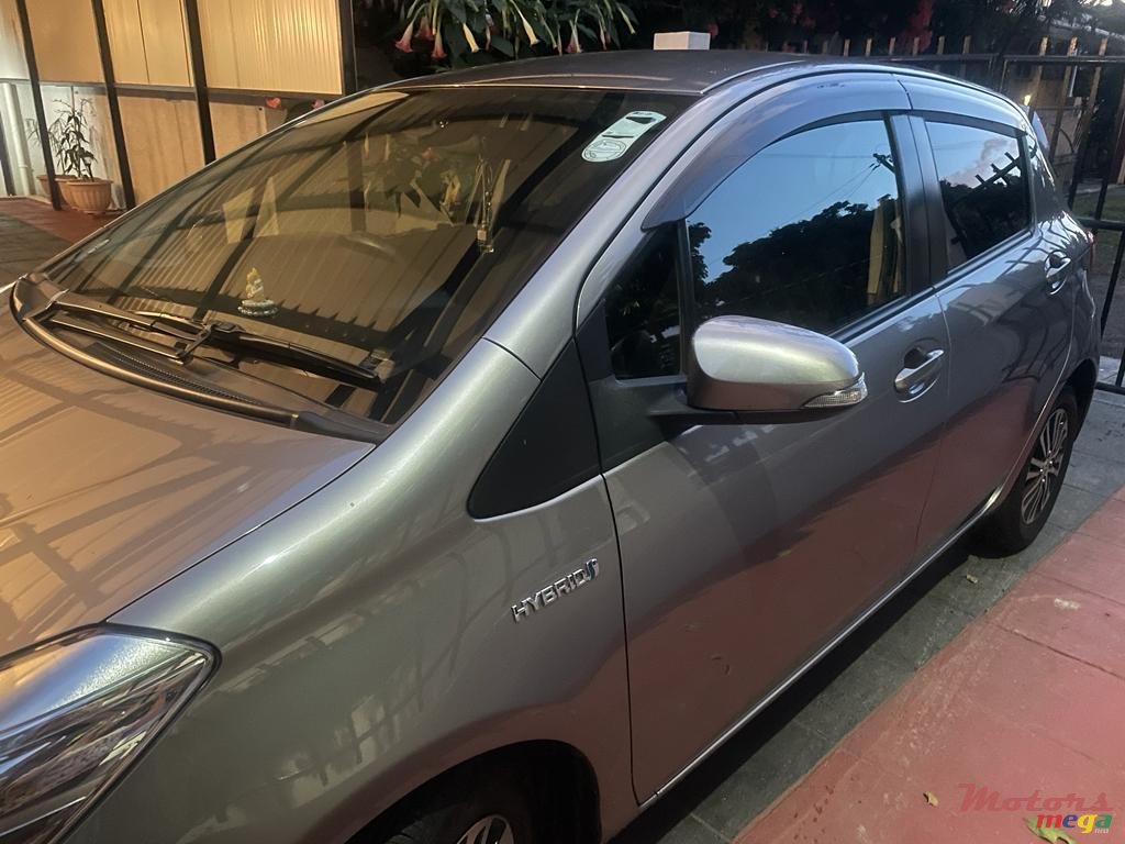 2017' Toyota Vitz Hybrid photo #6