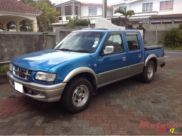 2001' Isuzu photo #1