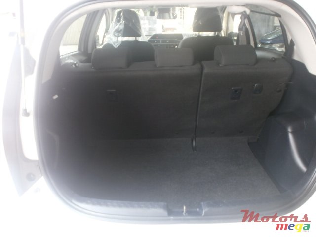 2016' Toyota Aqua photo #4