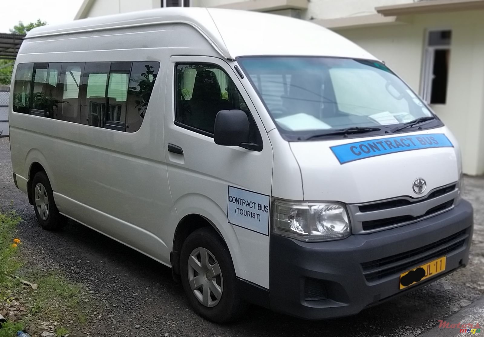 2011' Toyota HiAce photo #1