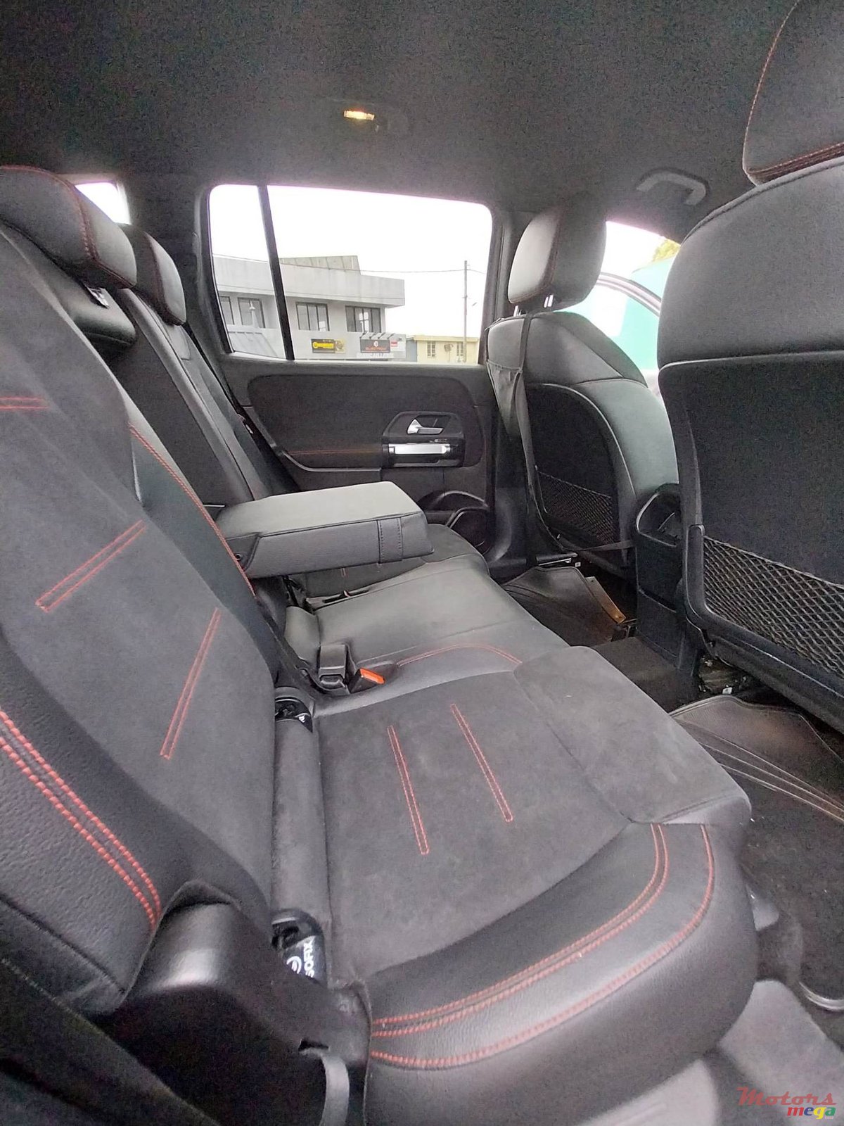 2020' Mercedes-Benz GLB 200 photo #7