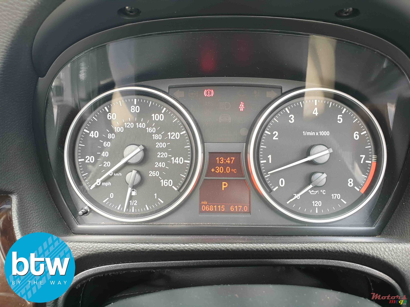 2010' BMW 3 Series Convertible photo #5