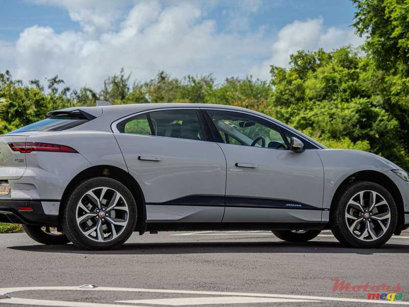 2019' Jaguar I-Pace 400 SE photo #3