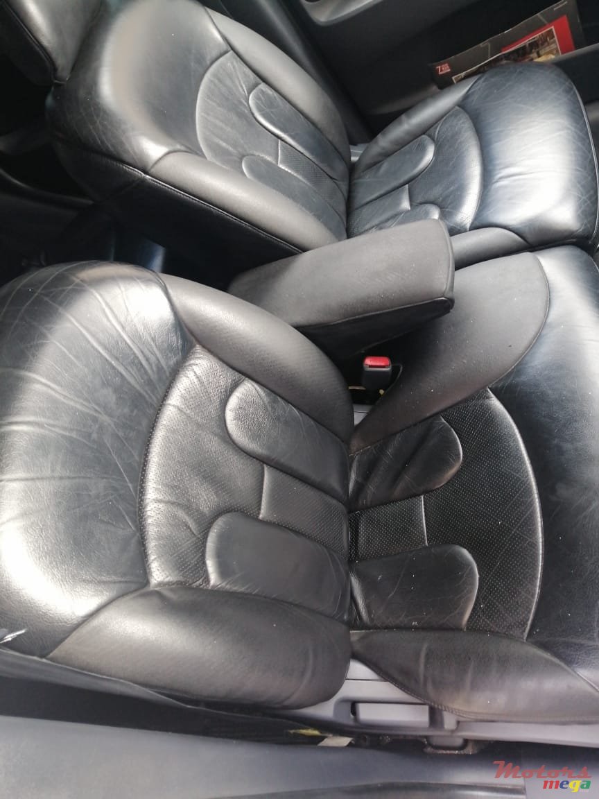 2004' Mitsubishi Colt photo #5