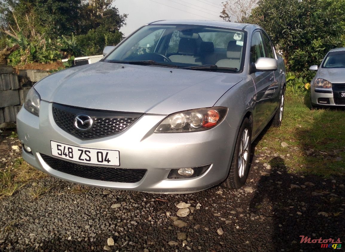 2004' Mazda Axela JAPAN photo #1