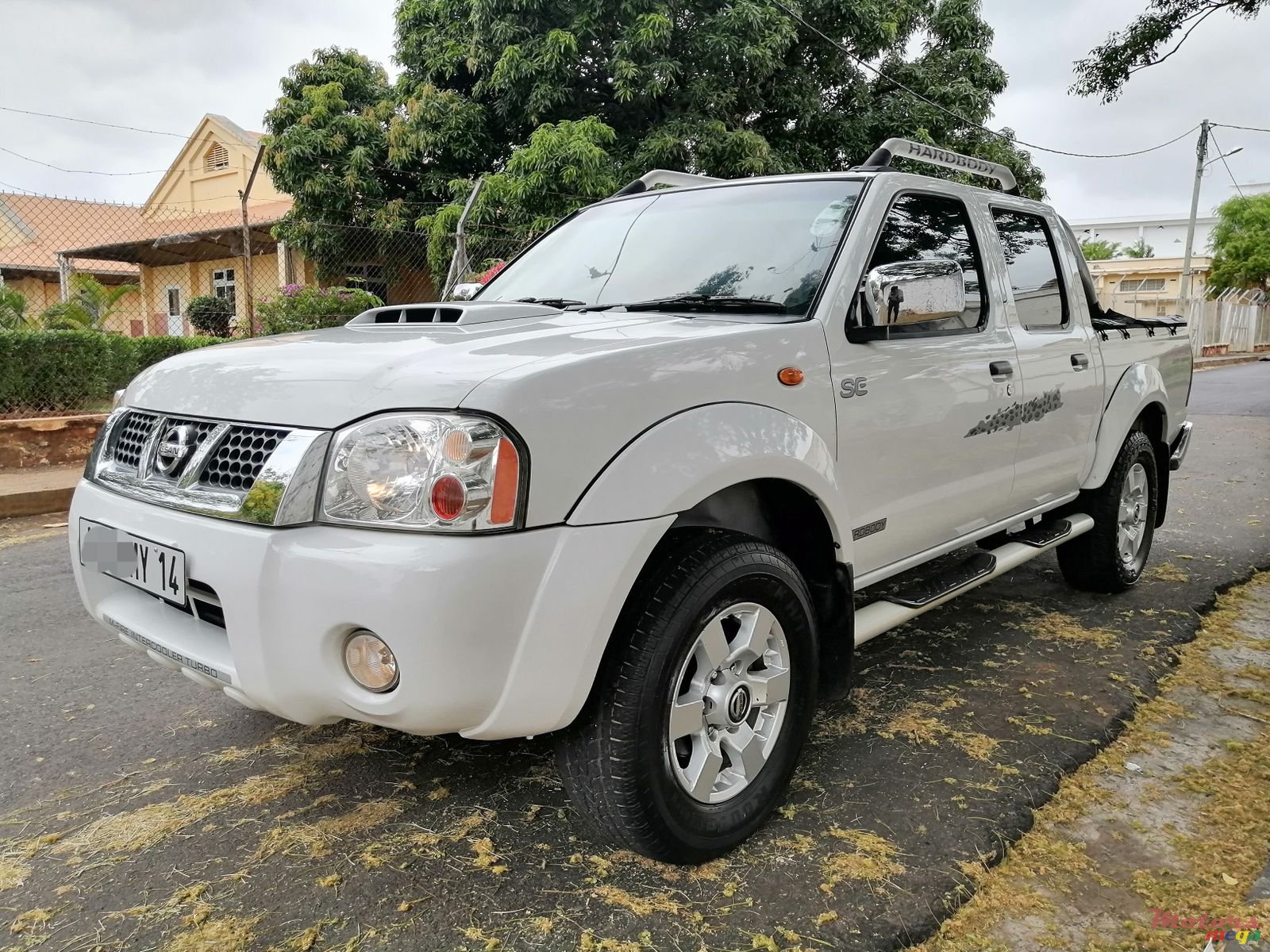 2014' Nissan Hardbody photo #1