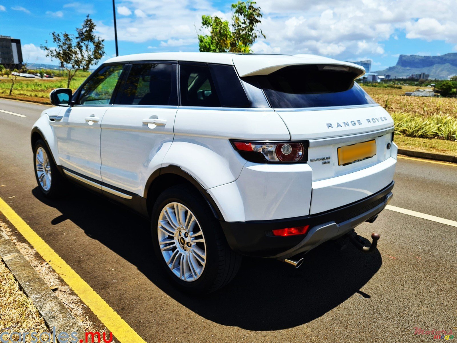 2014' Land Rover Range Rover Evoque 2.0 Si4 photo #3