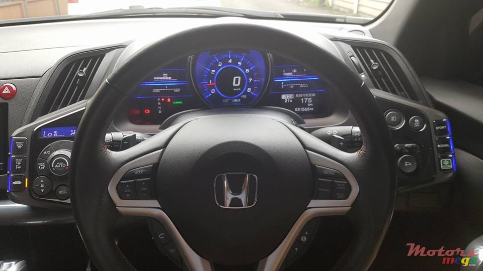 2012' Honda CR-Z photo #5