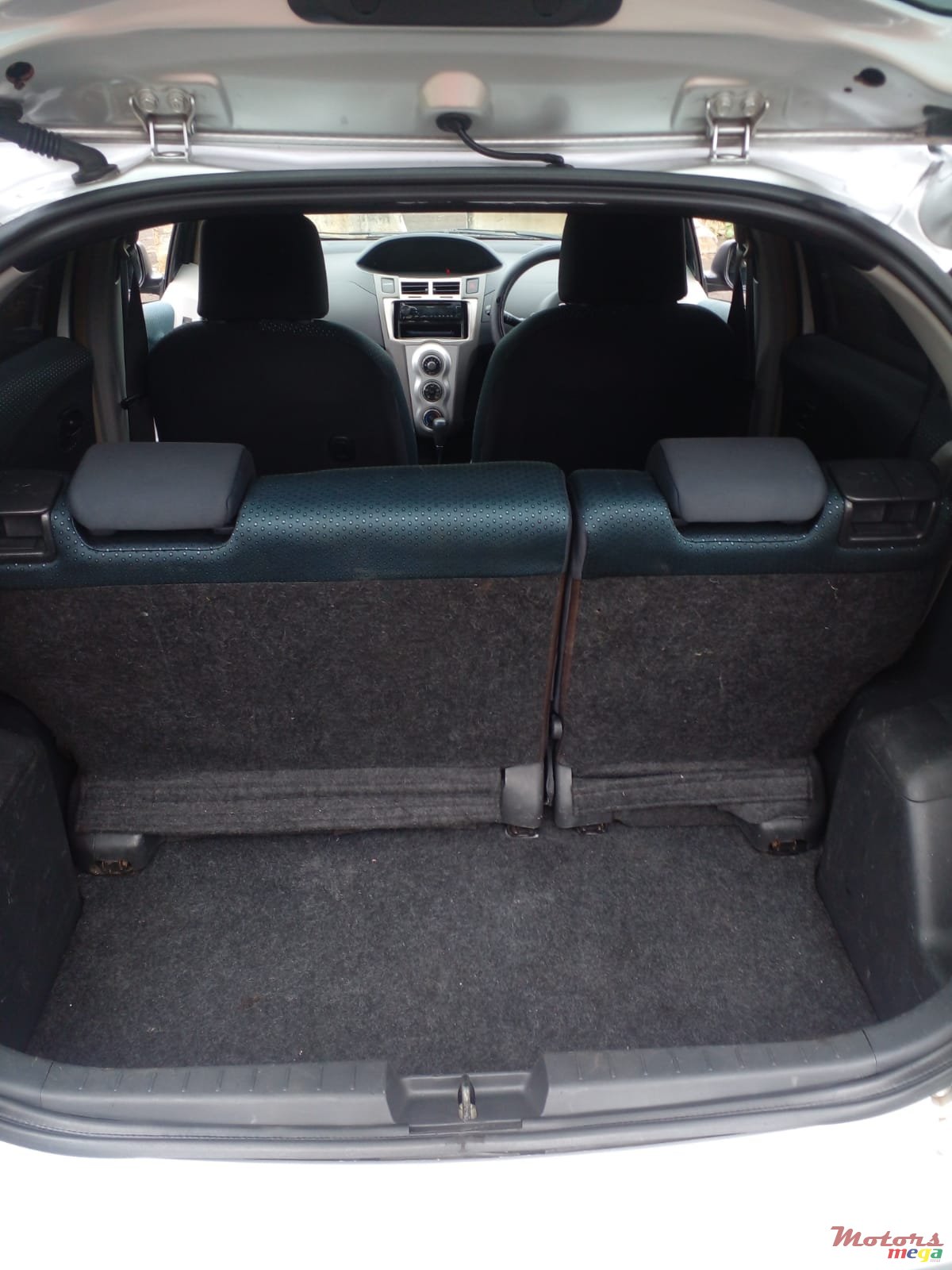 2007' Toyota Vitz photo #4