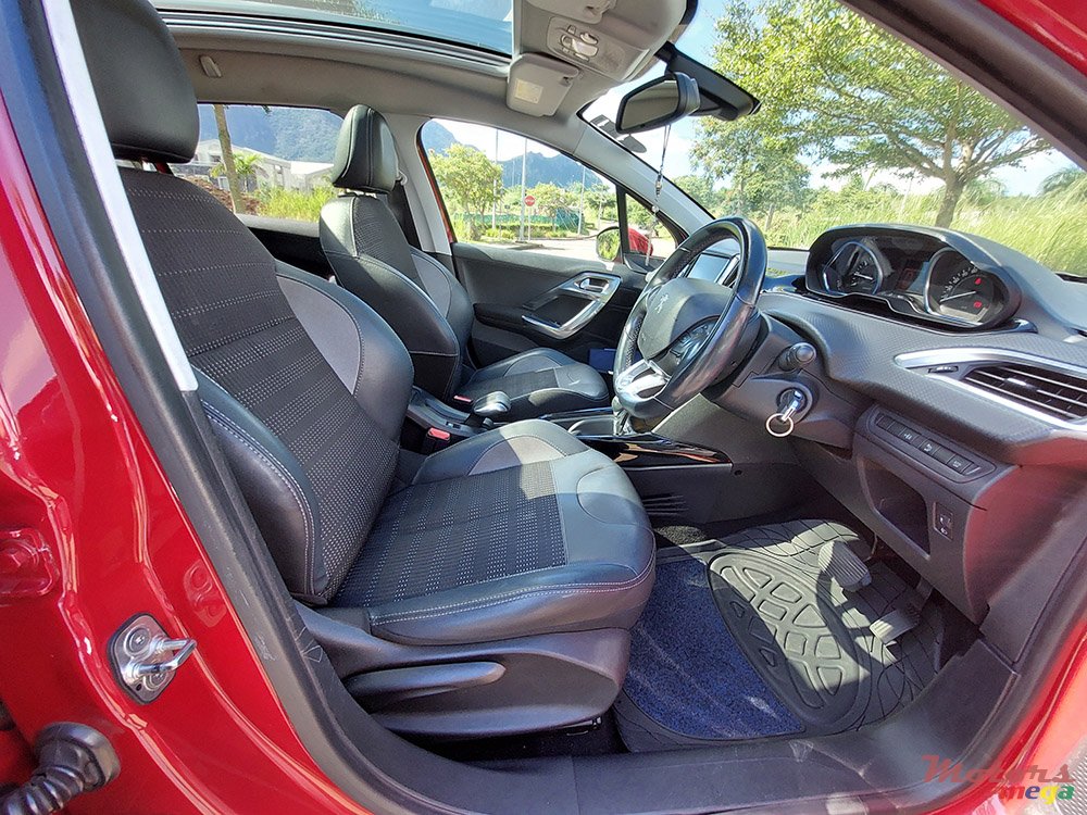 2019' Peugeot 2008 photo #5