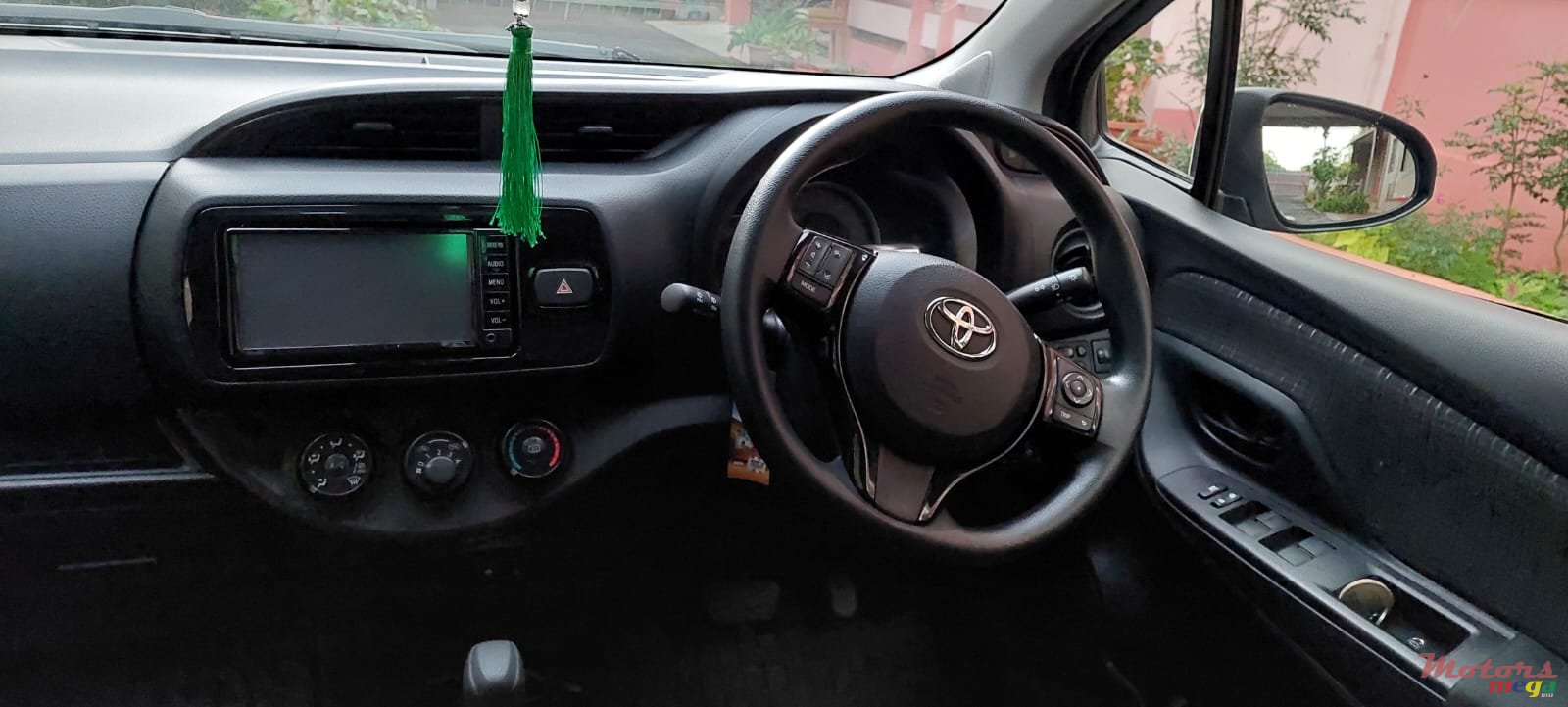 2017' Toyota Vitz photo #4