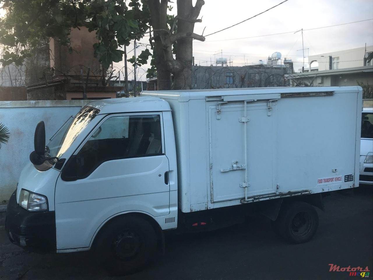 2001' Mazda Bongo photo #2